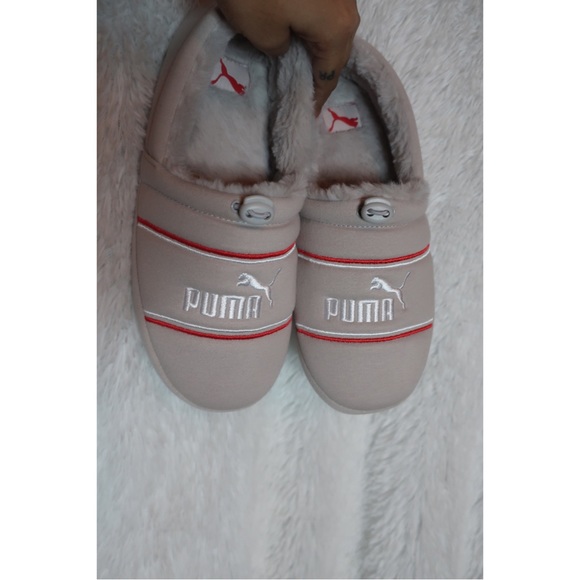 3 DIFFERENT PUMA SLIPPER COLORS ❤️👽💚 - Picture 1 of 9